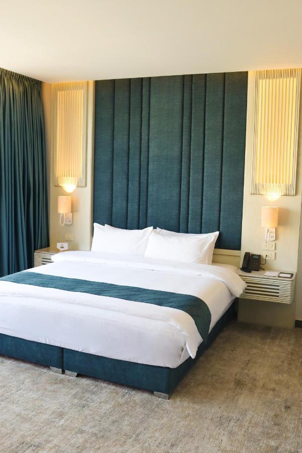 Rival Hotel Аман Екстериор снимка