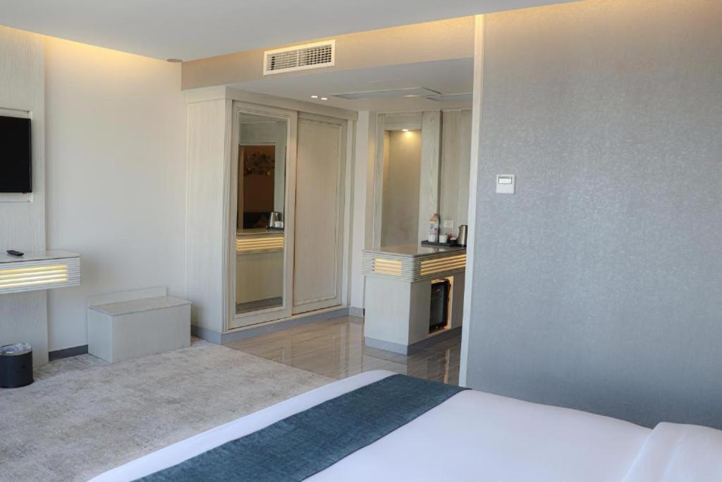 Rival Hotel Аман Екстериор снимка