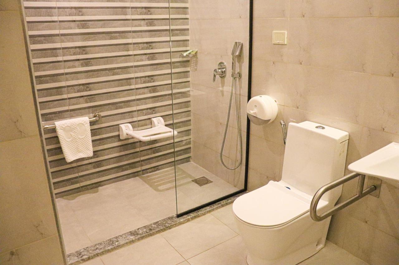 Rival Hotel Аман Екстериор снимка